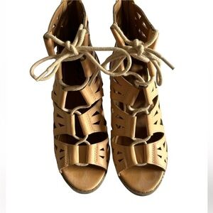 Qupid women's heels with open toe and laces size 6.5